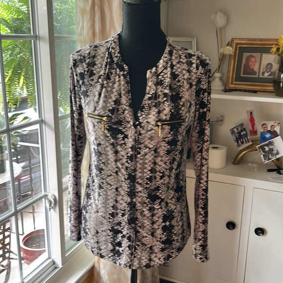 International Concepts snake print pullover shirt w/ gold accent faux pockets - Picture 3 of 13